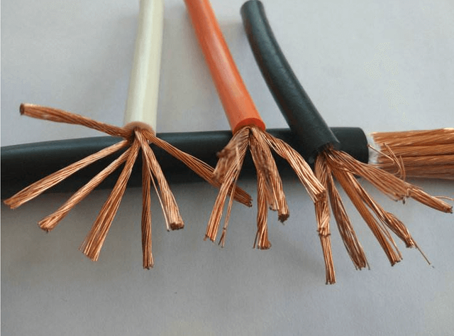 الصين 4 مم 2 سلك كهربائي معزول من النحاس PVC المعزول 12 AWG كابل أرضي سلك منزلي أحادي النواة